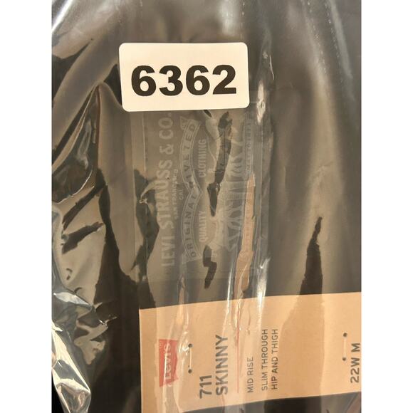 Levis Sculpt 711 Skinny Jeans Womens 22W Black Hypersoft Stretch Mid Pants New - Picture 11 of 12